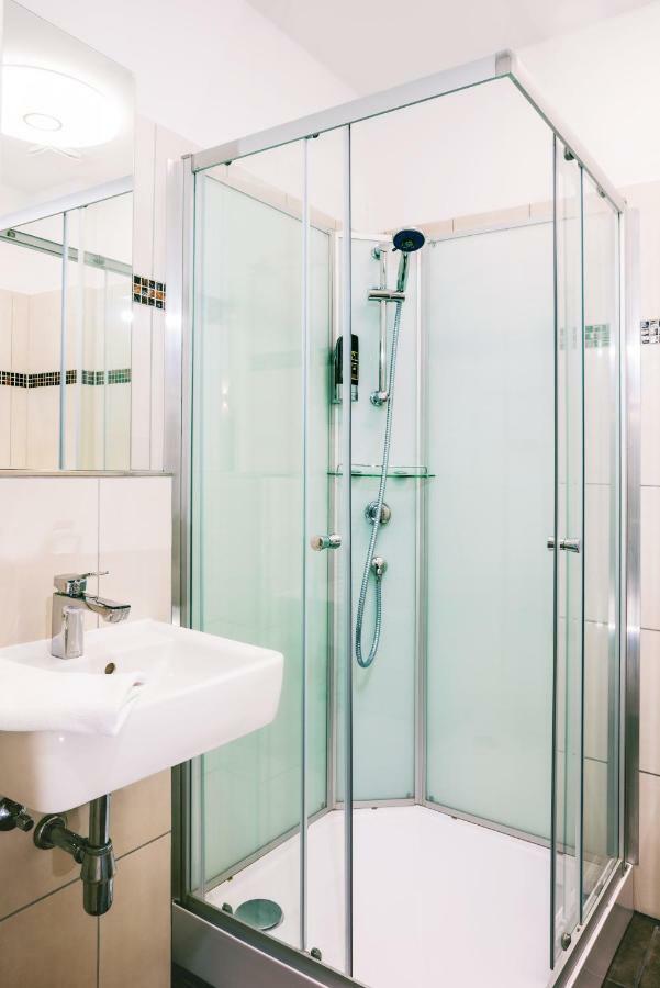 Hotel Sleepinn Volkspark (Adults Only) ฮัมบูร์ก ภายนอก รูปภาพ